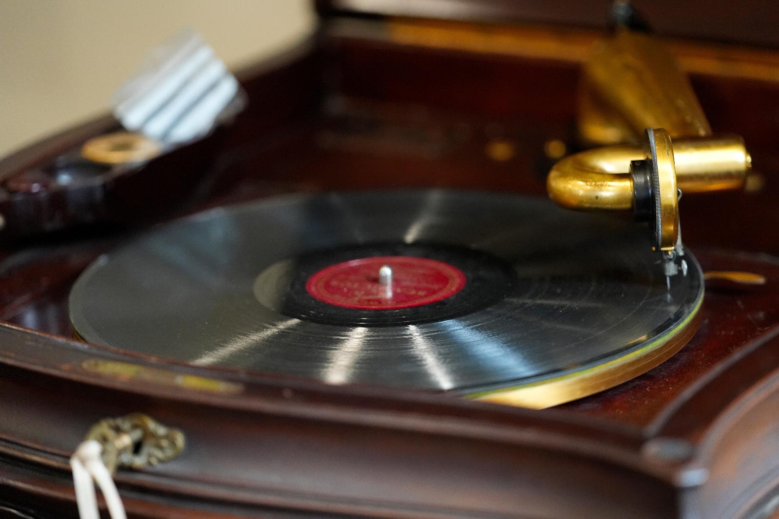 An old-fashioned record player plays in the office of Mikey Shulman, one of the founders of AI music generator startup Suno, Tuesday, Jan. 13, 2026, in Cambridge, Mass. (AP Photo/Robert F. Bukaty)