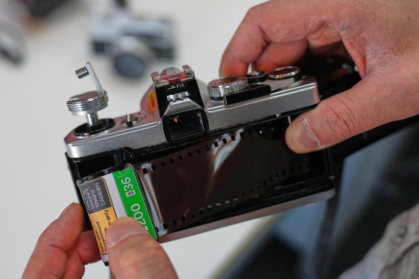 A journalist puts a film into an analogue camera as Film photography is making a comeback, and an AP photojournalist explains the basics for beginners in London, Wednesday, March 11, 2026.(AP Photo/Frank Augstein)