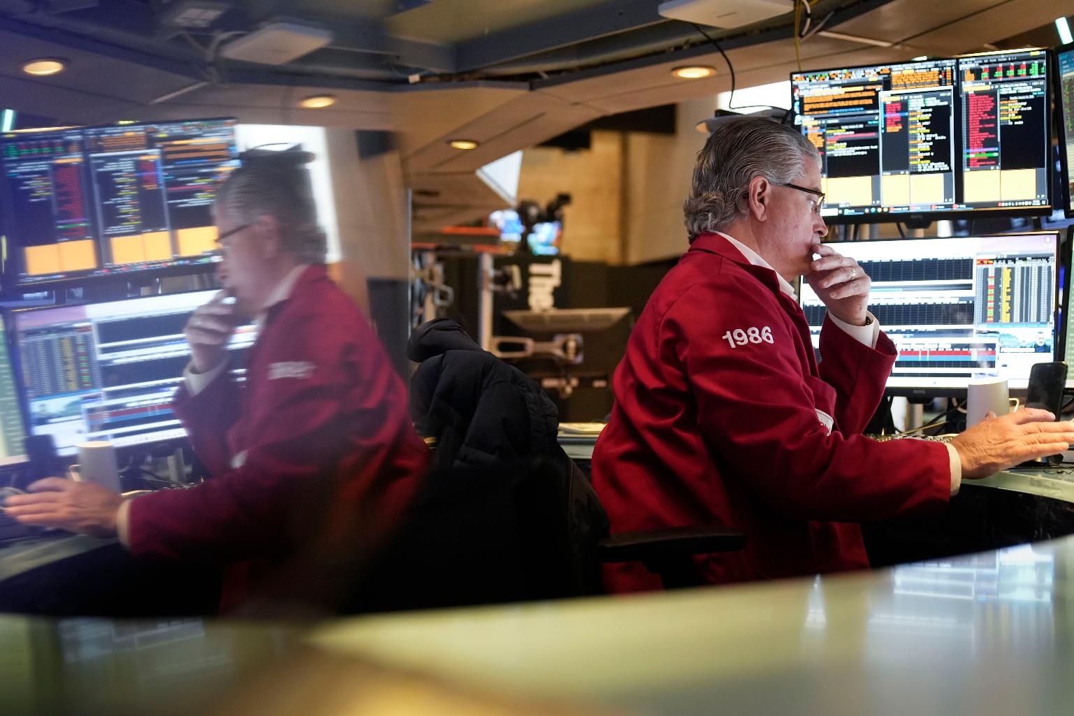 Send Wall Stock market today: Netflix and AI excitement send Wall Street to the ...