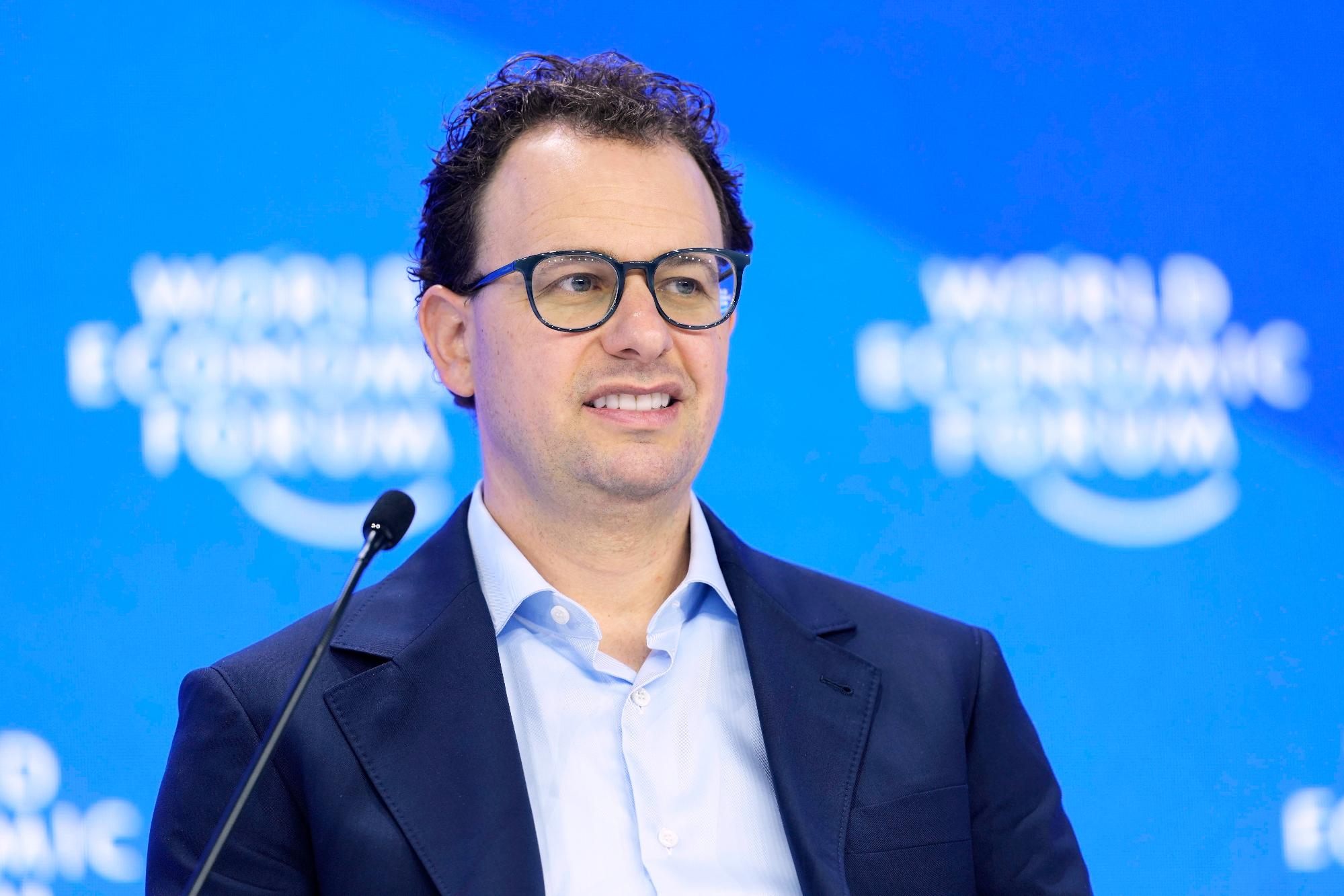 ARCHIVO - Dario Amodei, CEO y cofundador de Anthropic, asiste a la reunión anual del Foro Económico Mundial en Davos, Suiza, el 23 de enero de 2025. (AP Foto/Markus Schreiber, Archivo)