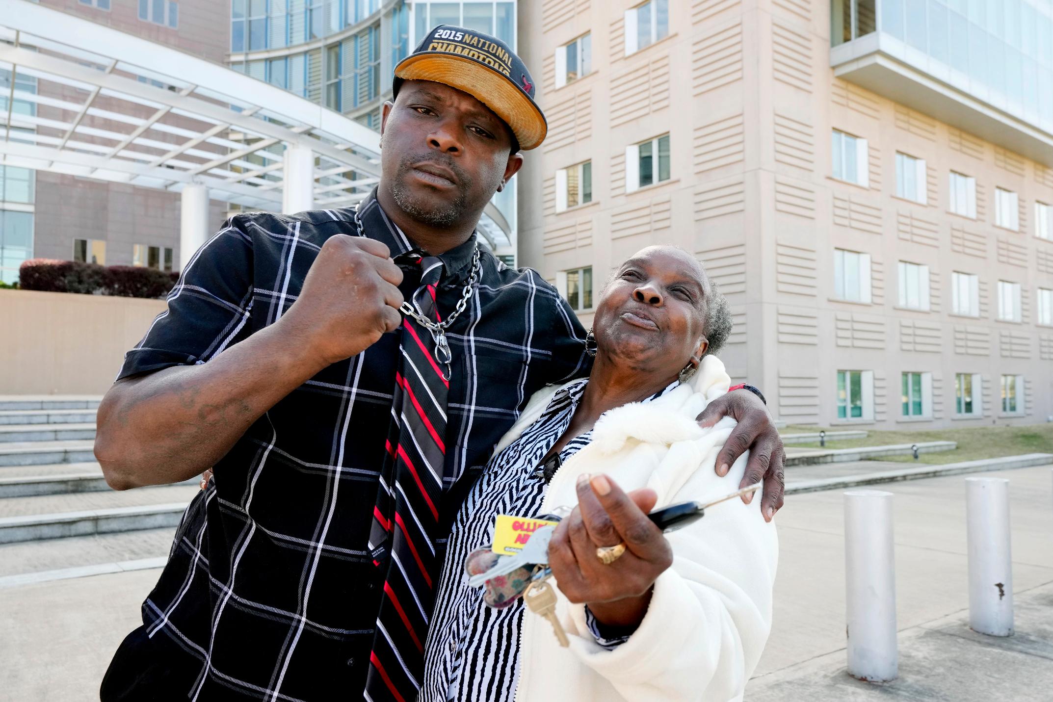 White former officers get sentences of 10 to 40 years in torture of 2 ...