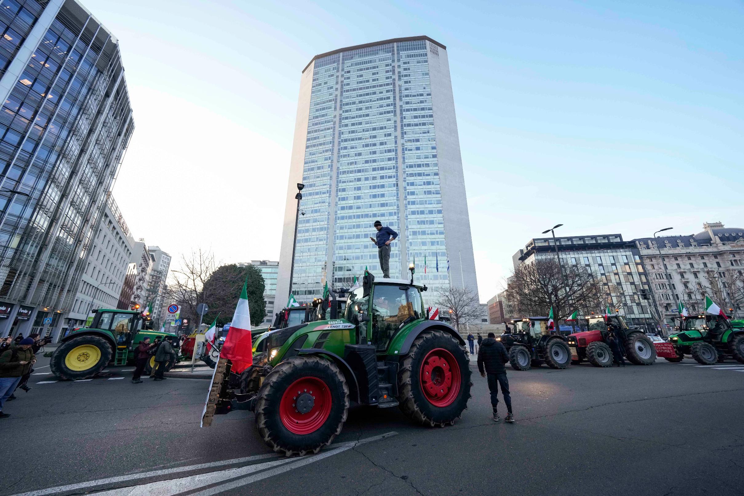 Farmers Create Chaos Outside An Eu Summit And Wrest Some Promises Of Relief Farmers Create Chaos Outside An Eu Summit And Wrest Some Promises Of Relief