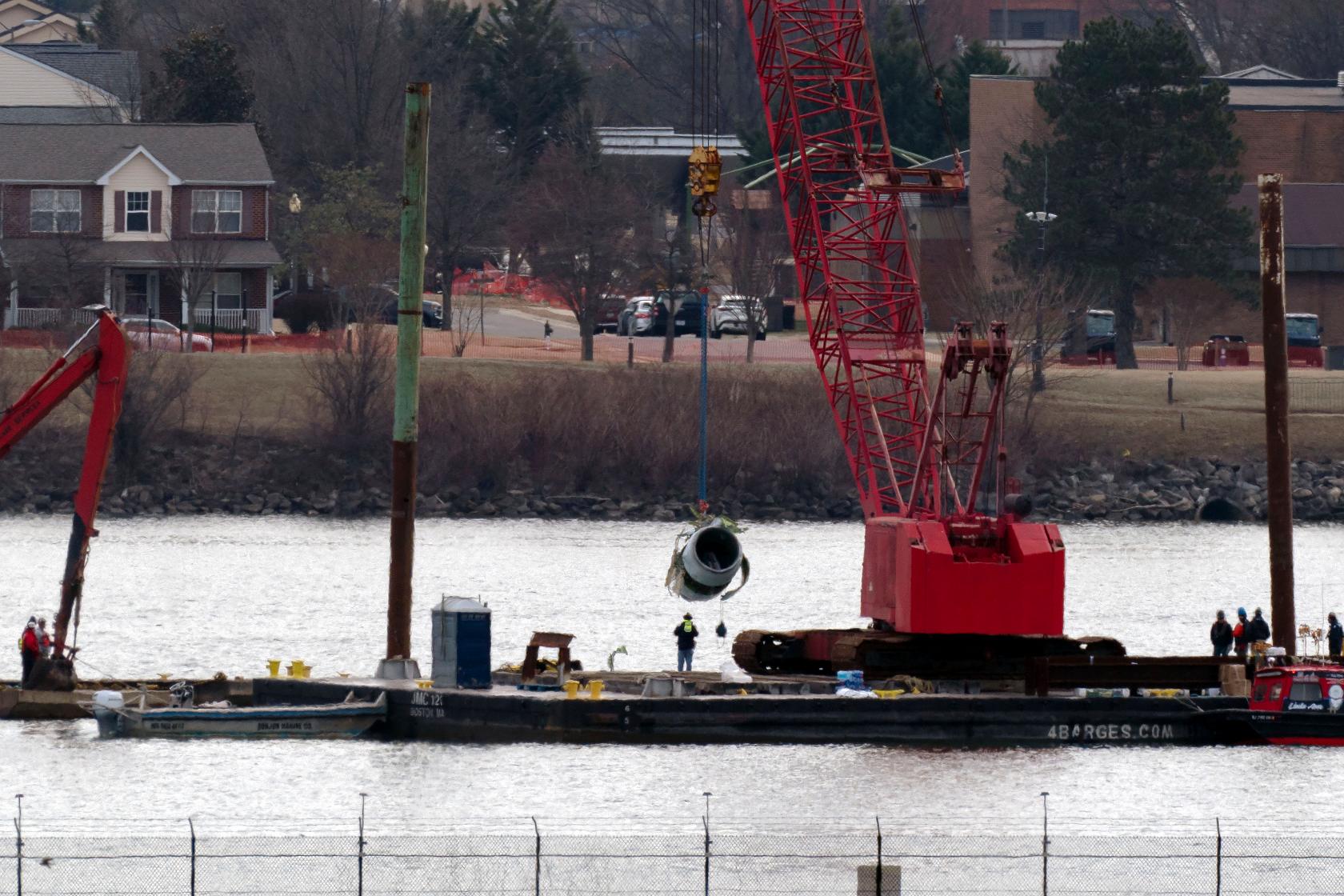 Salvage crews remove large portion of commercial jet from river after ...