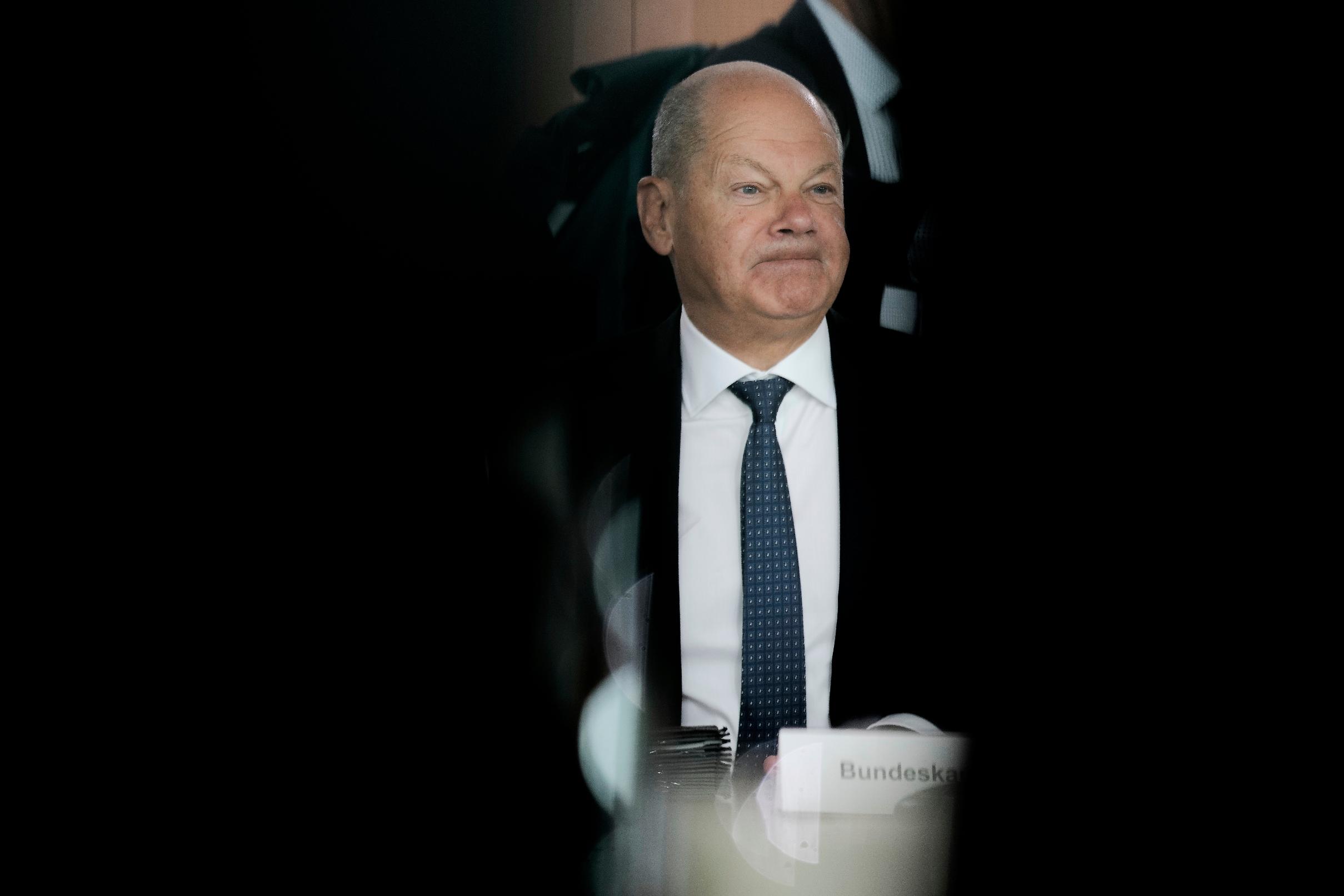 Outgoing Chancellor Olaf Scholz arrives at the last expected cabinet meeting of his government at the chancellery in Berlin, Germany, Wednesday, April 30, 2025. (AP Photo/Markus Schreiber)