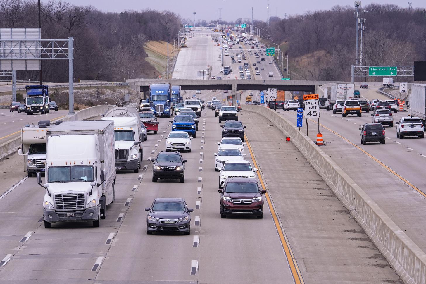 Traffic flows on I465 in Indianapolis, Tuesday, March 17, 2026. (AP Photo/Michael Conroy)